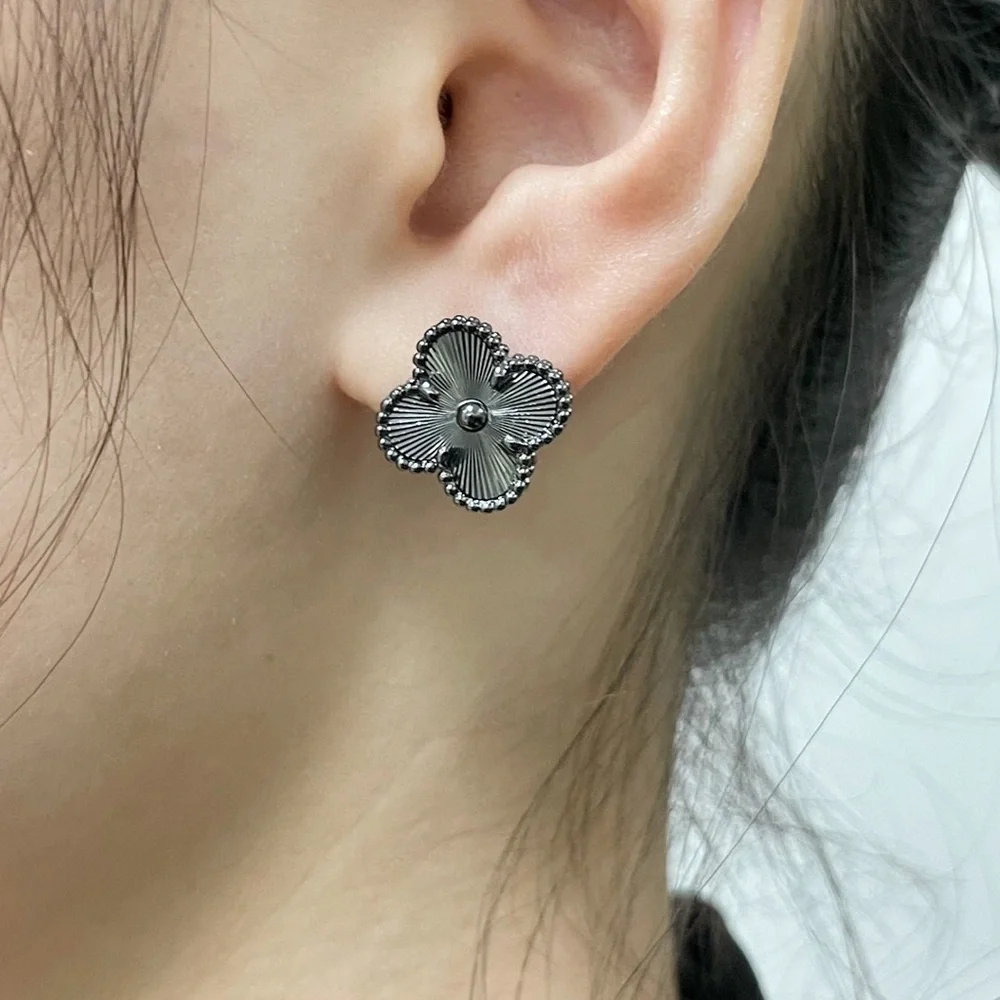 🎁🎁Van Cleef & Arpels Black laser Four Leaves Clover Earrings - Picture 4 of 4